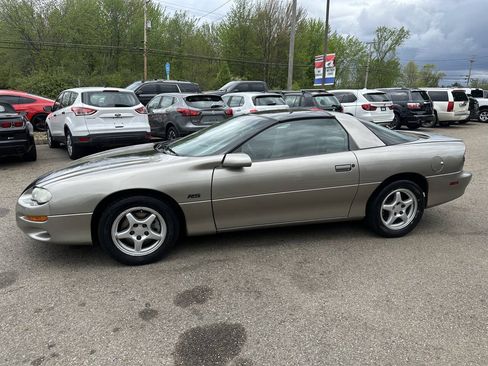 Used 2002 Chevrolet Camaro LT RWD image 3