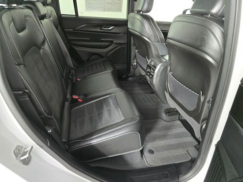 Used 2023 Jeep Grand Cherokee Altitude image 37