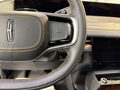 Used 2025 Lincoln Navigator Black Label image 15