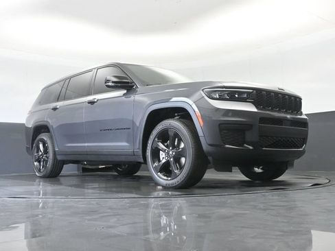 Used 2025 Jeep Grand Cherokee L Altitude AWD/4WD image 31