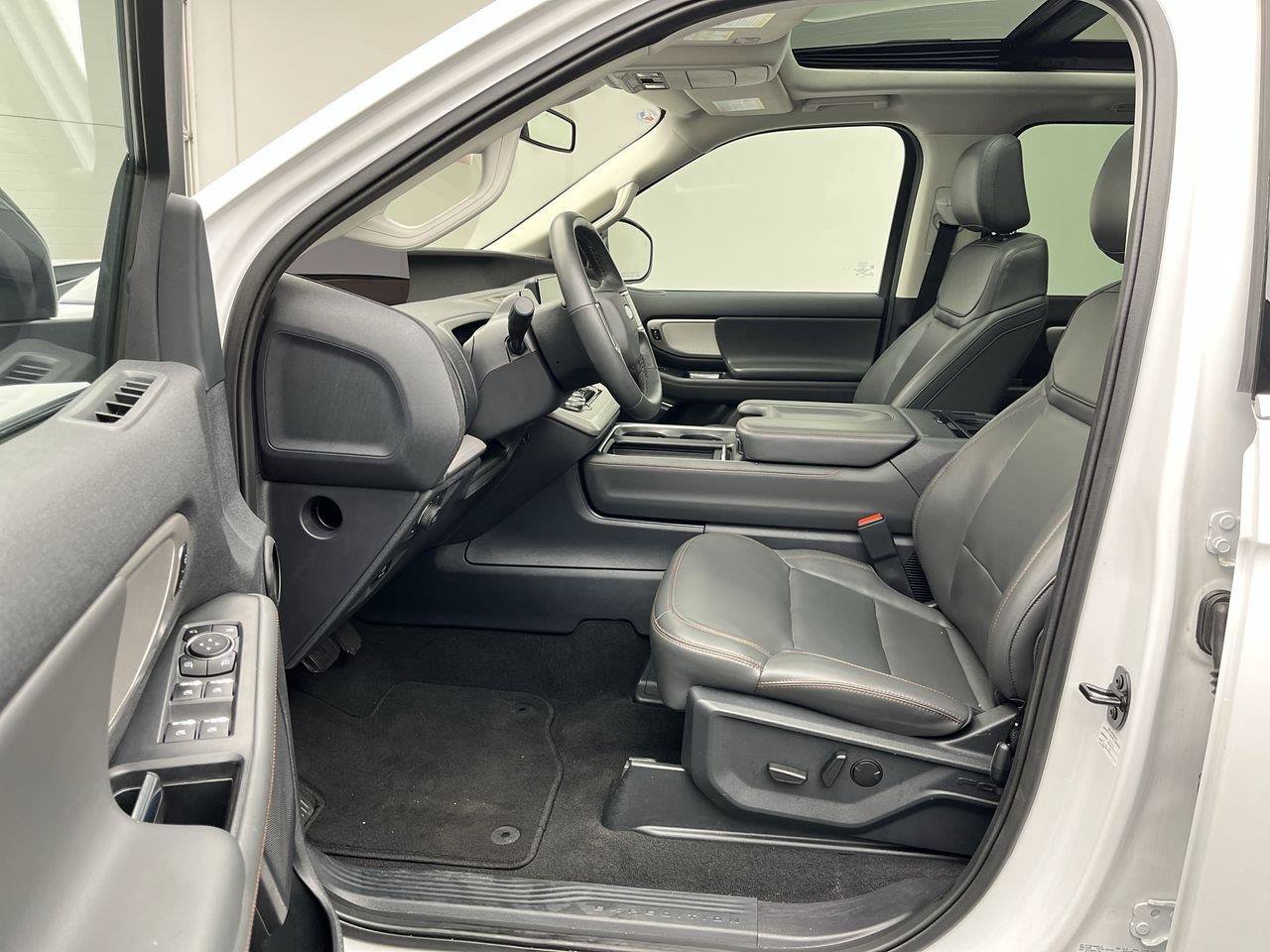 Certified 2025 Ford Expedition Active AWD/4WD image 3