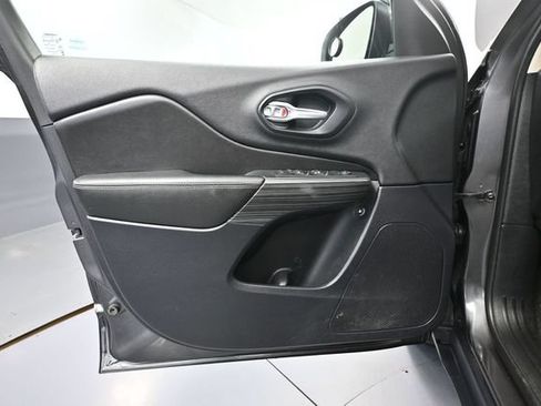 Used 2016 Jeep Cherokee Latitude w/ North All-Season Group AWD/4WD image 18