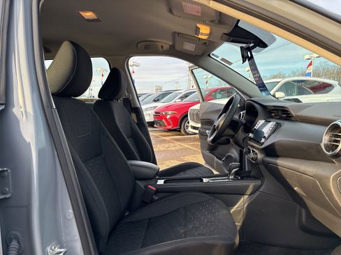 Used 2021 Nissan Kicks SV w/ Exterior Package image 23