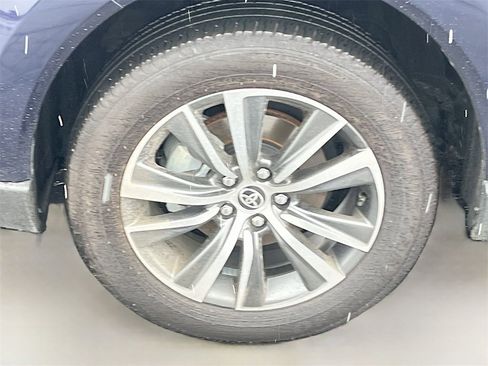 Used 2024 Toyota Venza LE image 29