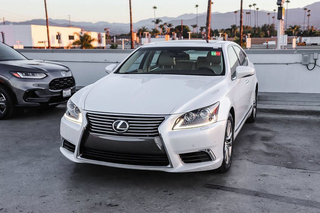 Used 2016 Lexus LS 460 w/ Comfort Package RWD image 4