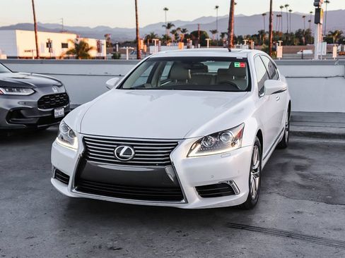 Used 2016 Lexus LS 460 w/ Comfort Package RWD image 4