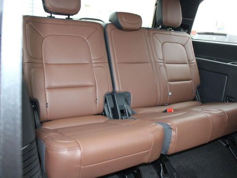 Used 2023 Lincoln Navigator Reserve image 11