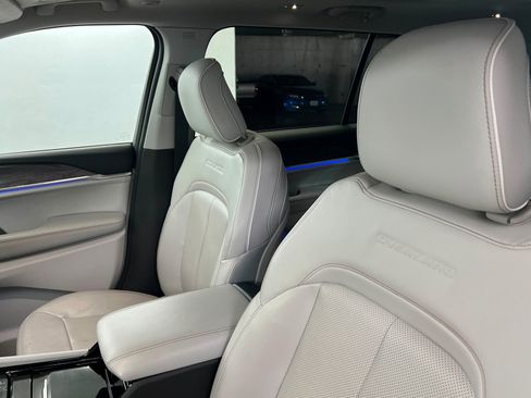 Used 2022 Jeep Grand Cherokee L Overland image 17