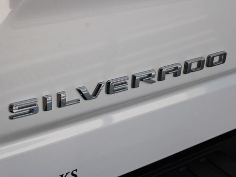 Used 2024 Chevrolet Silverado 1500 High Country w/ High Country Premium Package AWD/4WD image 39