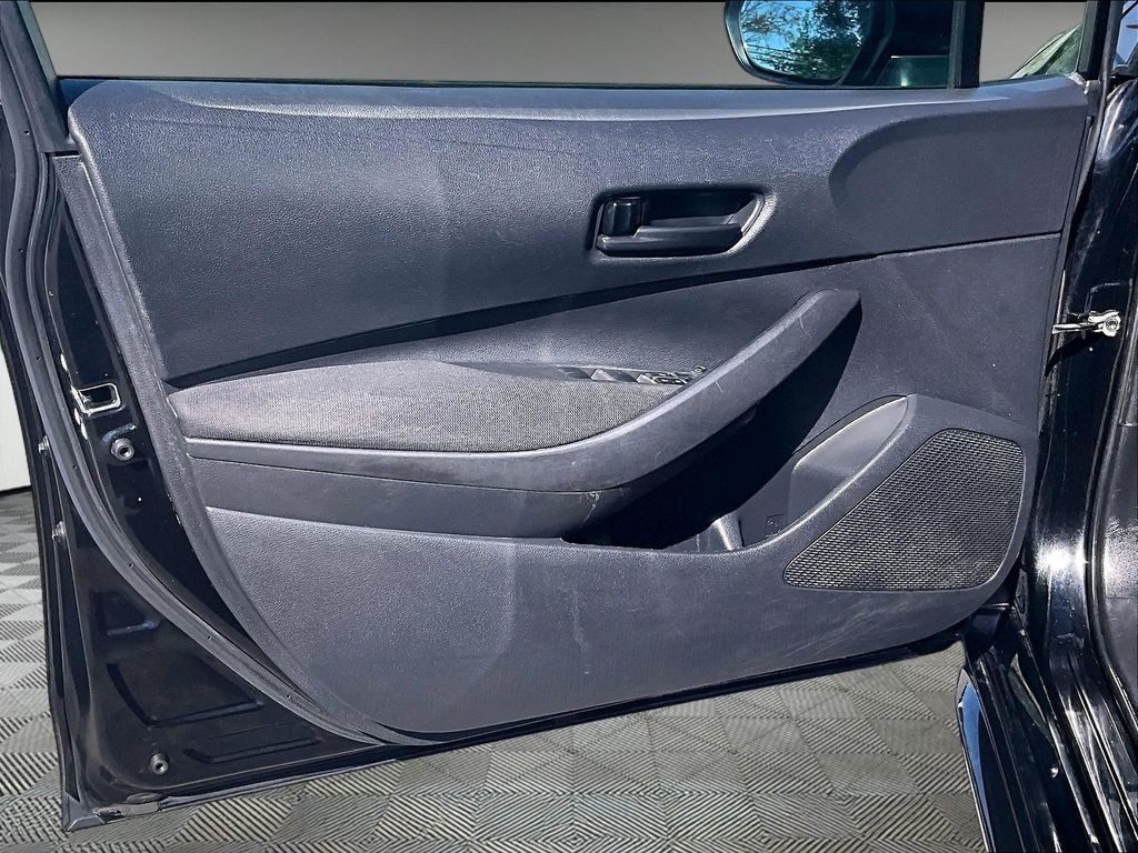 Used 2024 Toyota Corolla LE FWD image 9