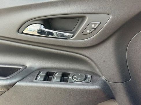 Used 2018 Chevrolet Equinox Premier FWD image 24