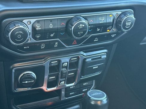 Used 2020 Jeep Gladiator Overland image 20
