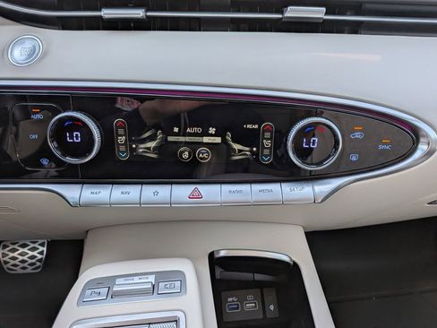 Used 2022 Genesis GV70 3.5T Sport w/ Sport Prestige Package AWD/4WD image 23