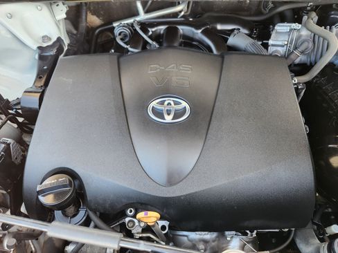 Used 2018 Toyota Highlander XLE w/ Carpet Mat Package (TMS) AWD/4WD image 25
