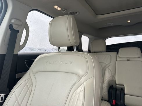 Used 2019 Ford Explorer Platinum image 6