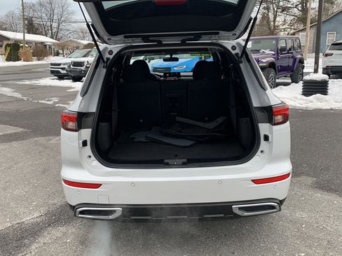 Used 2022 Mitsubishi Outlander ES image 15