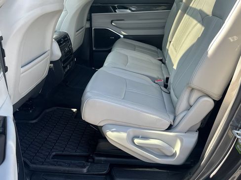 Used 2023 Jeep Wagoneer L 4WD w/ Premium Group I image 21