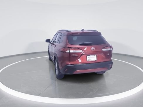 Used 2025 Toyota Corolla Cross LE w/ Moonroof Package image 8