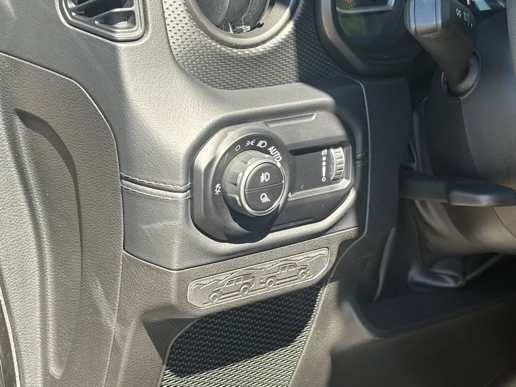 Used 2024 Jeep Gladiator Rubicon AWD/4WD image 17