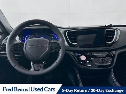 Used 2023 Chrysler Pacifica Limited w/ S Appearance Package image 25