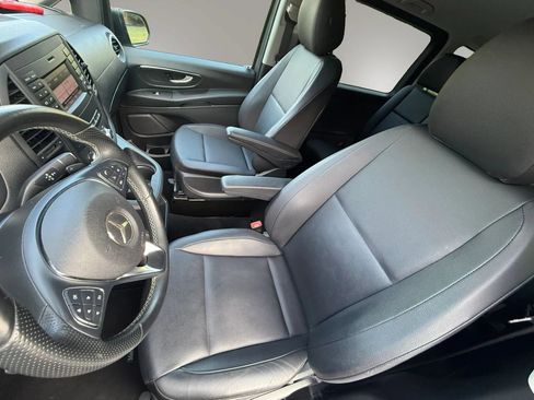 Used 2016 Mercedes-Benz Metris Passenger image 13