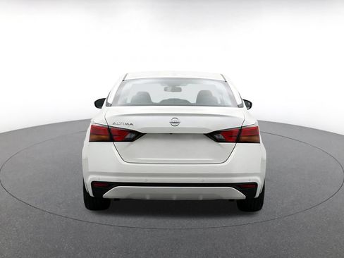 Used 2025 Nissan Altima 2.5 SV FWD image 7