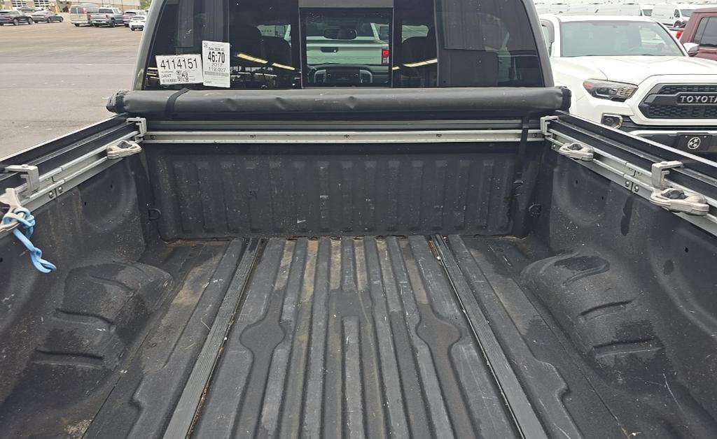 Used 2017 Nissan Titan SV AWD/4WD image 10