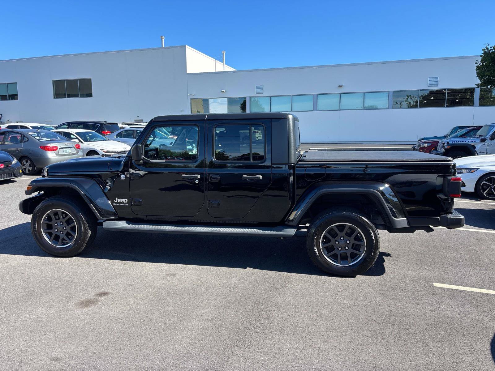 Used 2020 Jeep Gladiator Overland AWD/4WD image 2