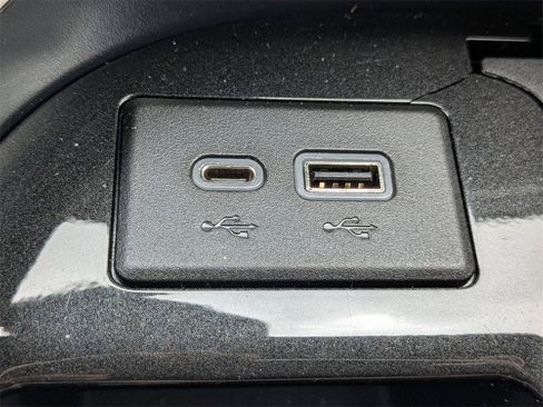 Certified 2022 Chevrolet Silverado 2500 LTZ w/ Z71 Off-Road Package image 31