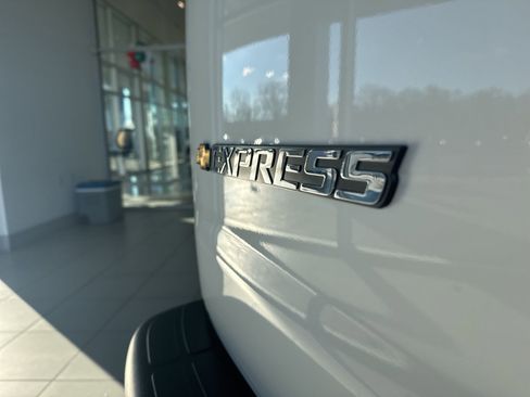 New 2025 Chevrolet Express 2500 Extended w/ Enhanced Convenience Package image 8