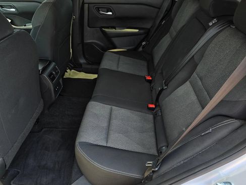 Used 2025 Nissan Rogue SV FWD image 34