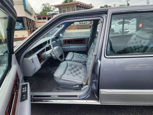 Used 1990 Cadillac Fleetwood Sedan image 38