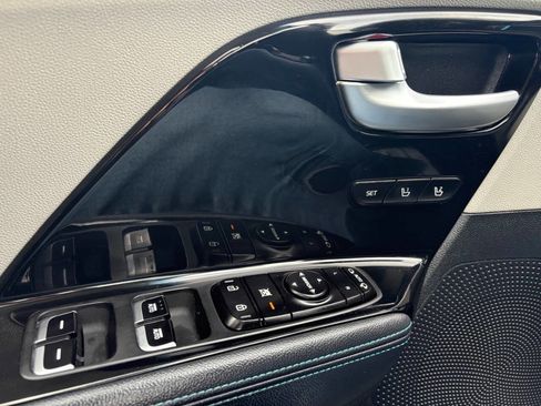 Used 2017 Kia Niro Touring w/ Advanced Technology Package image 46