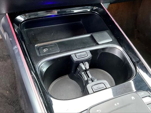 Used 2023 Mercedes-Benz GLB 250 image 35