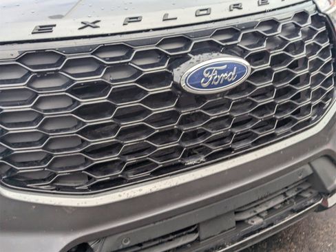 Used 2025 Ford Explorer ST-Line w/ ST-Line Street Pack image 4