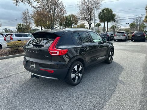 Used 2020 Volvo XC40 T5 Momentum w/ Protection Package Premier image 19