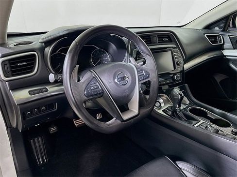 Used 2017 Nissan Maxima SR w/ Midnight Edition image 9