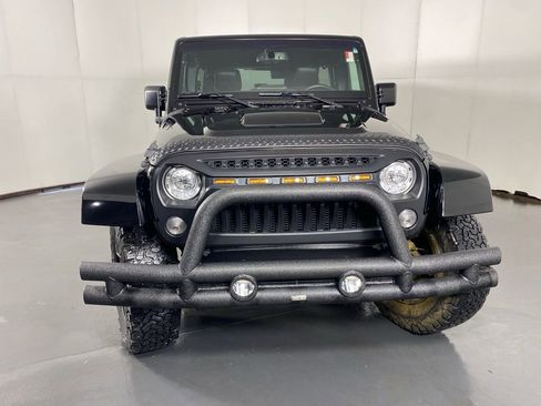 Used 2018 Jeep Wrangler Unlimited Sahara image 5