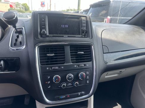 Used 2019 Dodge Grand Caravan SXT image 21