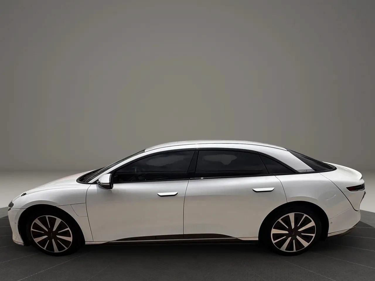 Used 2023 Lucid Air Pure AWD/4WD image 2