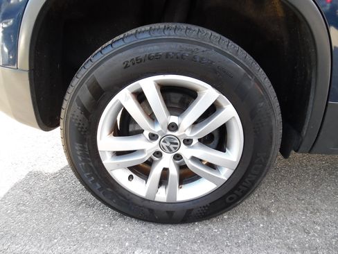 Used 2016 Volkswagen Tiguan S image 23