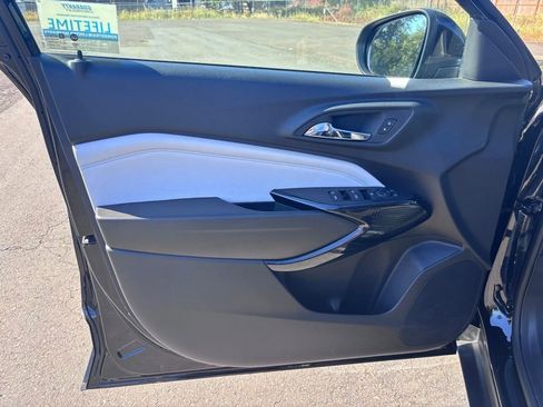 New 2025 Chevrolet Trax LT w/ LT Convenience Package image 39