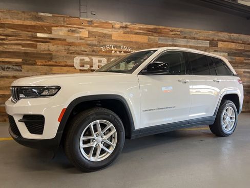 Used 2023 Jeep Grand Cherokee Laredo w/ Luxury Tech Group I image 5