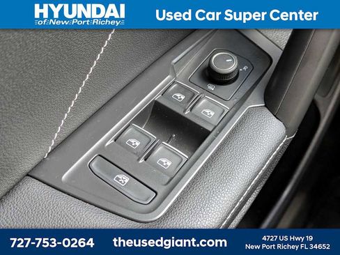 Used 2022 Volkswagen Tiguan SE image 33