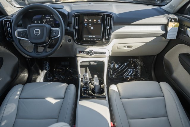 New 2026 Volvo XC40 B5 Plus w/ Climate Package AWD/4WD image 22