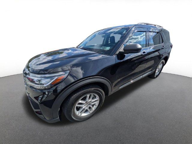Used 2025 Ford Explorer Active AWD/4WD image 2
