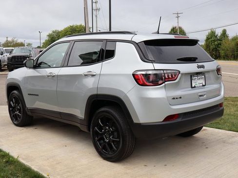 New 2025 Jeep Compass Latitude w/ Sun & Sound Group image 30