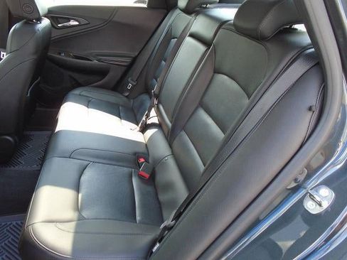 Used 2017 Chevrolet Malibu Premier FWD image 18
