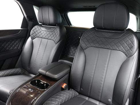 Used 2020 Bentley Bentayga Plug-In Hybrid AWD/4WD image 53