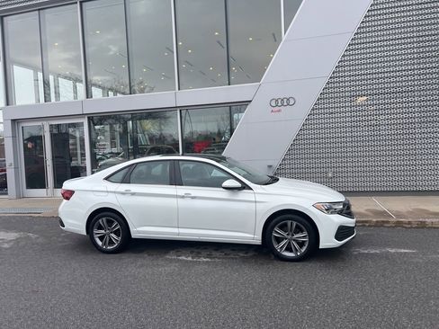 Used 2023 Volkswagen Jetta SE w/ Panoramic Sunroof Package image 14